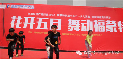 跳街舞的女孩兒下臺(tái)后說(shuō)“我是臨時(shí)給他們搭舞的”，好善良的小女生?。? width=