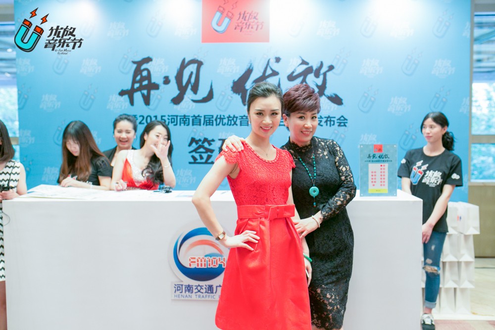 貼心的南方姐姐和美女主播小佩，海洋是不是每天都要流口水呀！