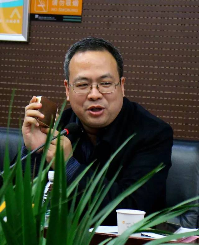 看看上面這位，就是我們1066最紅的男人——付總。