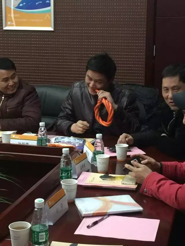 小編想問一下咬膠管的孫老師，優(yōu)質(zhì)膠管的口感如何呢？