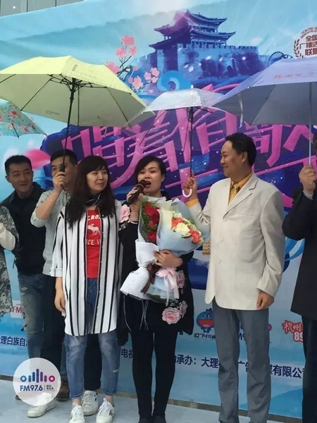 海波瞞著妻子，請來妻子的家人，耿梅驚喜感動，喜極而泣~