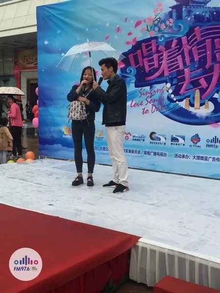 這是一位在校大學校，暗暗的喜歡純純的愛。