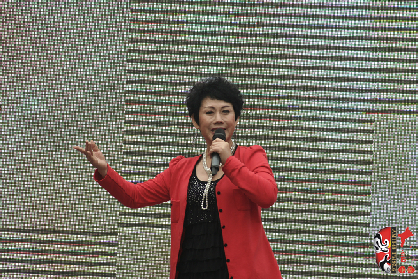 著名豫劇表演藝術(shù)家魏俊英現(xiàn)場演唱豫劇《紅菊》選段“十祝福”、《五世請纓》選段“先王爺封我是個長壽星”