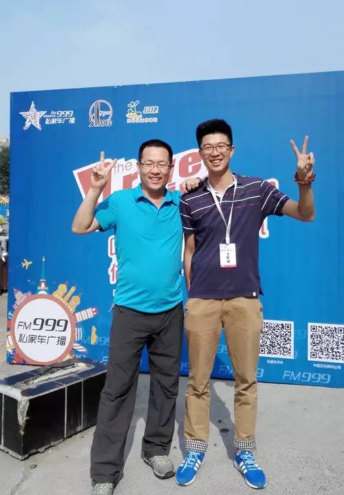 主播鄭強(qiáng)，這兩條大長(zhǎng)腿，恩…適合去學(xué)游泳