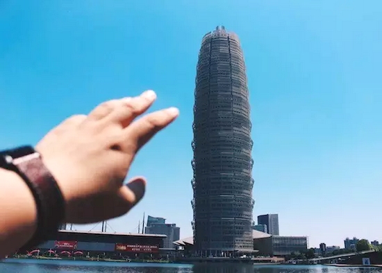 鄭州的新高度，鄭州會(huì)展賓館，高280米。