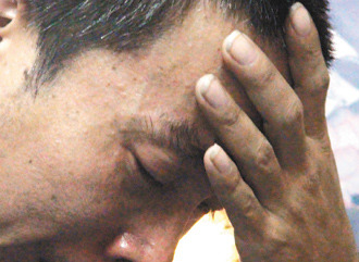 10歲方姓男童遭割喉殺害，父親淚流不止說，小兒子走了，他不知道該如何活下去。 臺(tái)灣《聯(lián)合報(bào)》