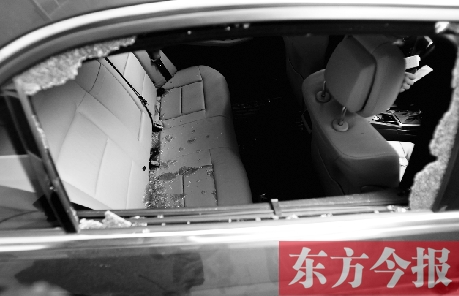 前日晚，鄭州市順河路一家屬院，一輛汽車被撬，物品被盜