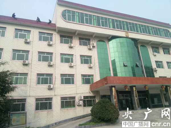 平輿縣三名農民工政府大院跳樓討薪 平輿縣三名農民工政府大院跳樓討薪