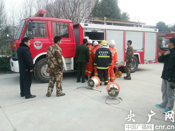 消防官兵趕到現場進行營救 消防官兵趕到現場進行營救