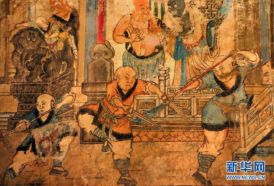 少林寺白衣殿內(nèi)的墻上表現(xiàn)少林武僧習武練拳的壁畫(局部,2005年9月15日攝)。