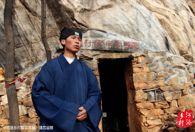 在這個(gè)山洞住多久，他沒有時(shí)間表，他說要看自己的內(nèi)心，修行夠了就離開，如果需要繼續(xù)修行，就從這里“安老病死