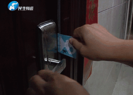 驚！一張卡片秒開防盜門 你家的門還安全嗎？