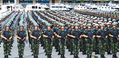 6月29日，新疆武警部隊(duì)反恐維穩(wěn)誓師大會(huì)在烏魯木齊市人民廣場舉行。據(jù)《新疆日?qǐng)?bào)》