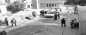 警車視而不見。（視頻截圖）