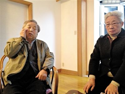 前晚，年過(guò)七旬的劉光嘉及妻子向記者講述強(qiáng)拆經(jīng)過(guò)。