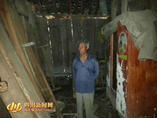 王本余的堂兄王本武向四川新聞網(wǎng)記者介紹王本余還剩下的財(cái)物。