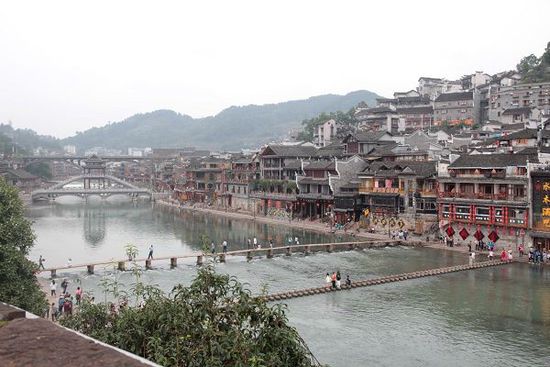 鳳凰古城以被吐槽七次高居最想吐槽榜榜首，而這七次吐槽全部來自在鳳凰古城隨機采訪的10名游客中。