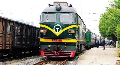 綠皮車 較早的老式火車，客車車廂以綠色為主