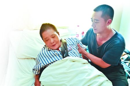 母親因患白血病無錢治療，他依然不言放棄