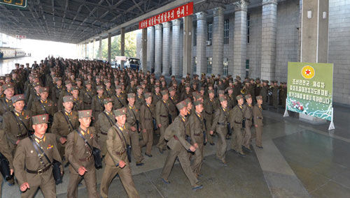 朝鮮人民軍連長(zhǎng)級(jí)連政治指導(dǎo)員日前陸續(xù)抵達(dá)平壤。