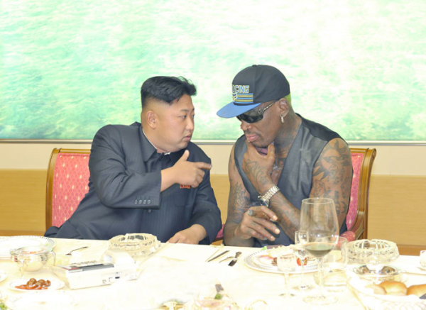 近日，朝鮮最高領(lǐng)導(dǎo)人金正恩已在平壤再次會(huì)見并宴請了正在朝鮮訪問的前美國全國籃球協(xié)會(huì)(NBA)球星羅德