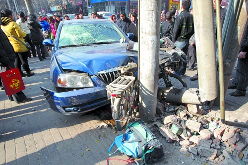看看這兩起禍事 駕車時需當(dāng)心