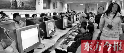網(wǎng)吧早已成為年輕人的一個(gè)重要去處。18年過去了，河南人的生活與互聯(lián)網(wǎng)已經(jīng)密不可分