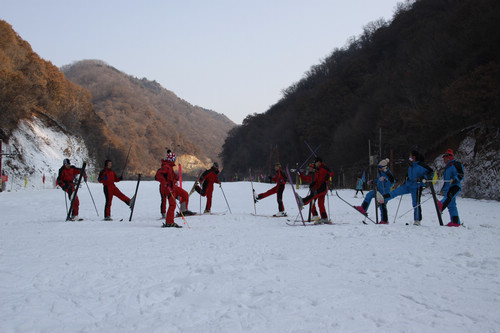 小伙伴們：抓緊時(shí)間到甘山滑雪場(chǎng)滑雪嘍