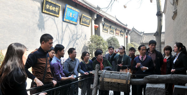 康百萬莊園、杜甫故里景區(qū)迎江蘇旅游踩線團