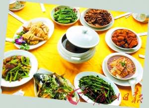 在封開品嘗各地美食,大飽口福。