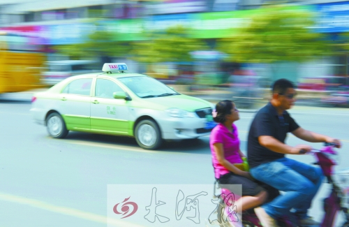 街頭的出租車數(shù)量,直接影響著市民出行。