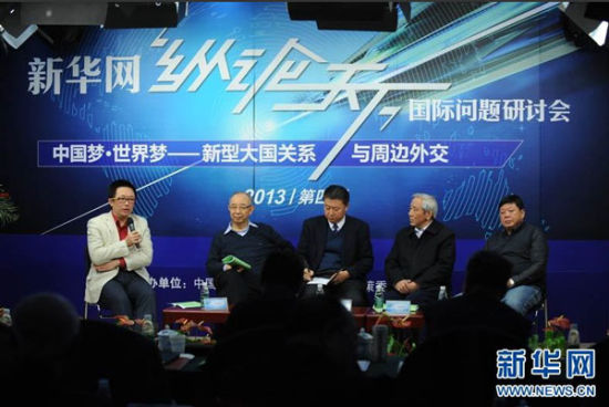新華網(wǎng)第四屆“縱論天下”2013國(guó)際問(wèn)題研討會(huì)18日在京舉行。圖為社科院全球戰(zhàn)略院國(guó)際問(wèn)題專家葉海林在發(fā)言。新華網(wǎng) 陳競(jìng)超 攝