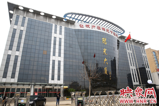2011年4月，蘭考縣為民服務(wù)中心入住陽光大廈，目前，共有行政職能部門39個