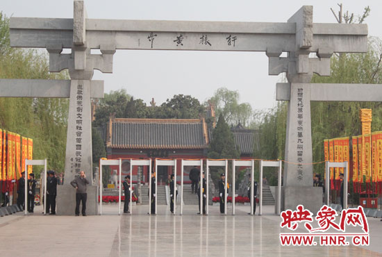 大典入口安檢嚴(yán)格。
