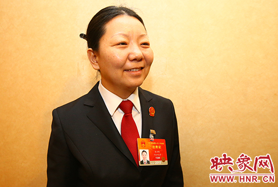 全國人大代表、河南省寶豐縣人民法院副院長、鬧店鎮(zhèn)法庭庭長朱正栩