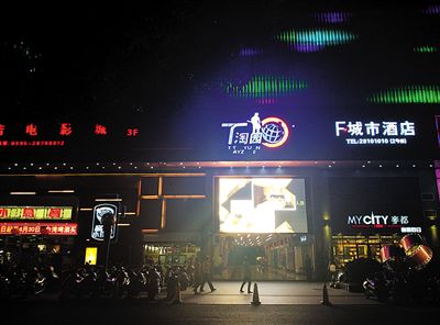 徐鋼在泉州市委書記任上將與他交往密切的商人引入泉州古城區(qū)開發(fā)文化創(chuàng)意產(chǎn)業(yè)。