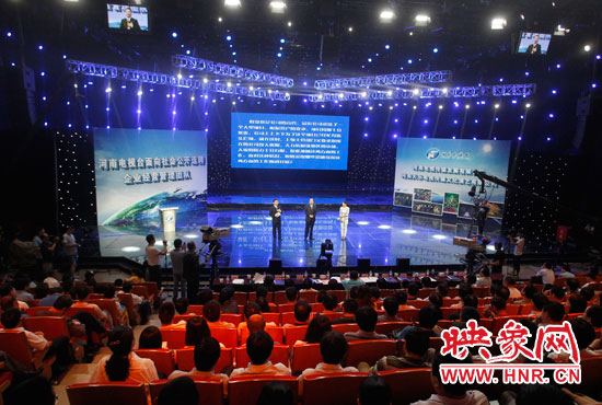 16日上午，河南電視臺1500平米演播廳內座無虛席。