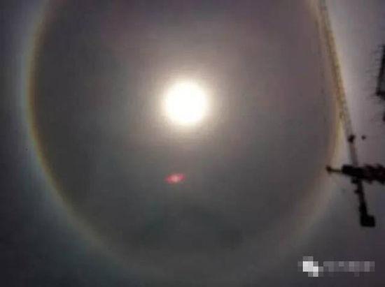 上?，F(xiàn)UFO 專家稱光圈是日暈亮點(diǎn)或是飛行器(圖)