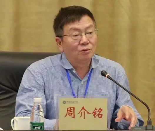 今次落馬的雷寒出生于1957年7月，其學(xué)習(xí)、工作都在重慶醫(yī)科大學(xué)。