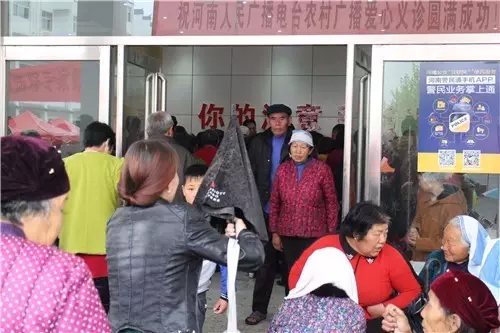 現(xiàn)場(chǎng)真是的人山人海，只能用太火爆三個(gè)字形容了！