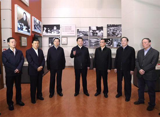 年11月29日，新一屆中共中央政治局常委到國(guó)家博物館參觀《復(fù)興之路》展覽時(shí)