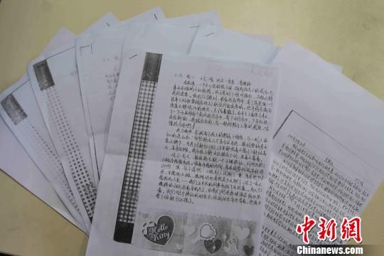圖為當(dāng)天公布的部分擺攤體驗日記?！埱邸z