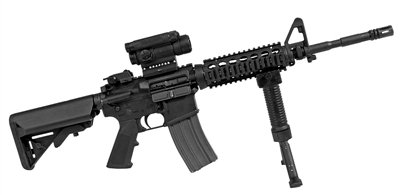 M4 卡賓槍，戰(zhàn)斗全重：3.4公斤，最大有效射程：600米，全槍長：840mm，空槍重：2.88公斤