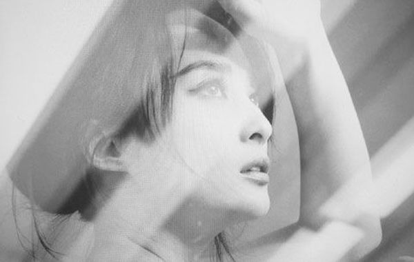 蔣勤勤吊帶美照。