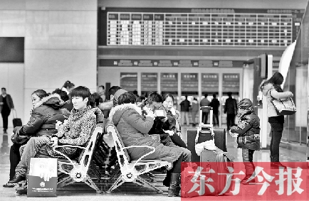 昨日，受天氣影響，多趟途經(jīng)和到達(dá)鄭州的高鐵晚點(diǎn)