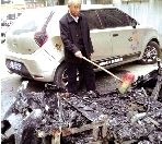 鄭州小區(qū)業(yè)主私拉充電線引火災 毀4輛電動車熏黑7層樓