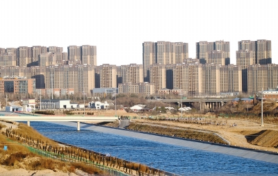 鄭州市西南角，南水北調(diào)渠旁新建的樓盤。
