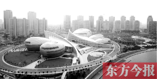 隨著鄭州經(jīng)濟(jì)的發(fā)展，鄭州的城市建設(shè)也煥發(fā)出勃勃生機(jī)