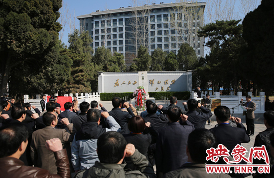 在焦裕祿紀念館，參觀的人絡繹不絕，一批批來自全國各地的黨員干部前來學習焦裕祿事跡
