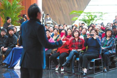 節(jié)儉令后，國家大劇院成了為數(shù)不多的演出營收未受影響的國字頭演出團體之一。圖為國家大劇院第六屆歌劇節(jié)開幕主題活動現(xiàn)場（資料圖片）。京華時報記者吳平攝